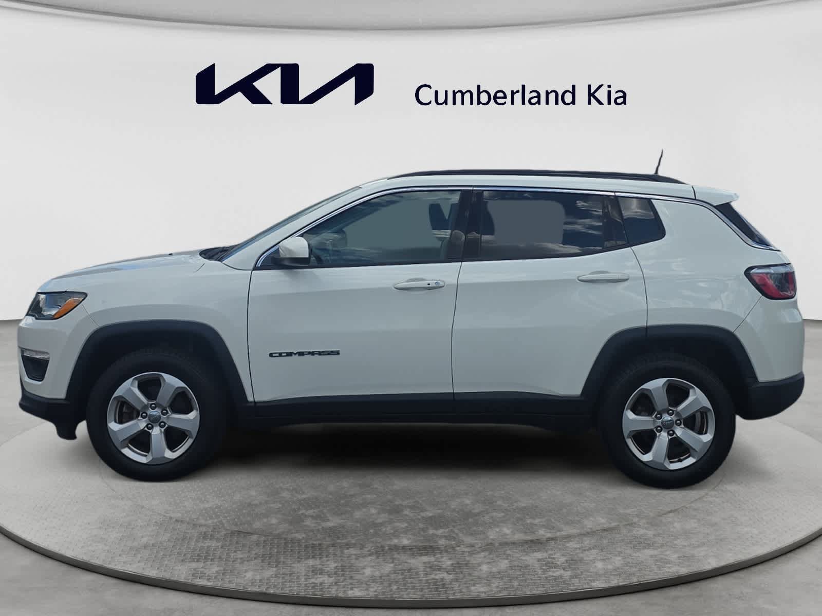 Used 2018 Jeep Compass Latitude w/ Cold Weather Group AWD/4WD image 2