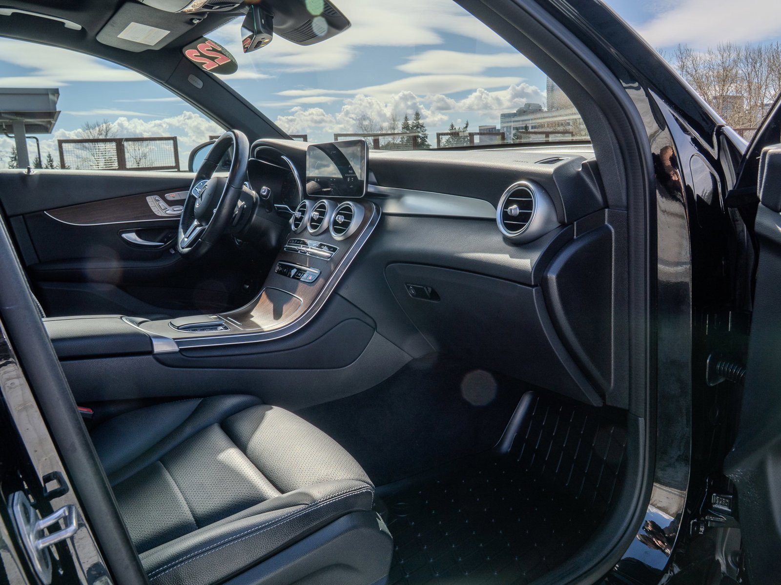 Used 2022 Mercedes-Benz GLC 300 4MATIC image 28