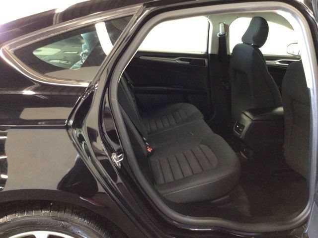 Used 2020 Ford Fusion SE FWD image 8