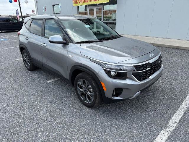 Used 2026 Kia Seltos LX FWD image 2