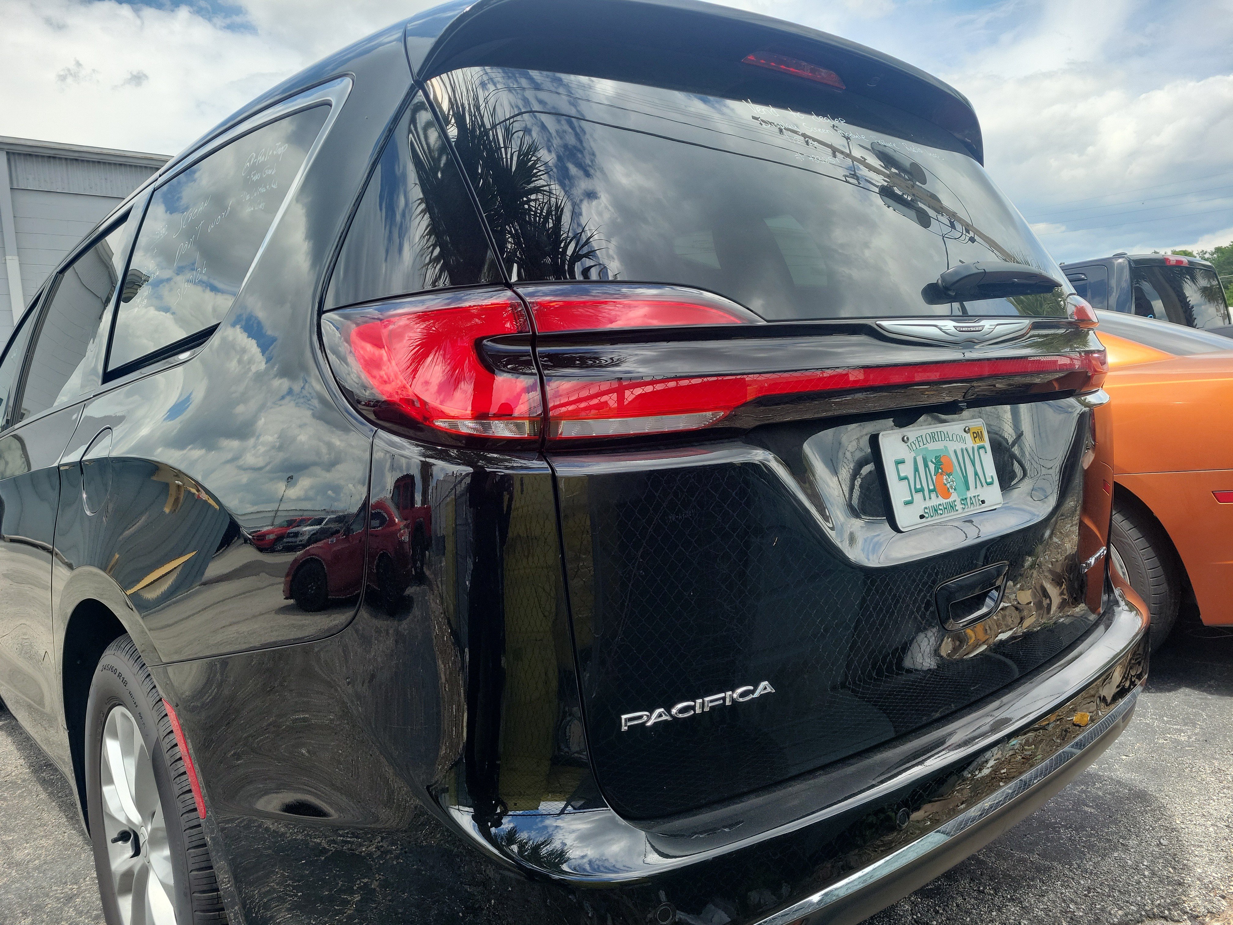 Used 2026 Chrysler Pacifica Limited FWD image 6