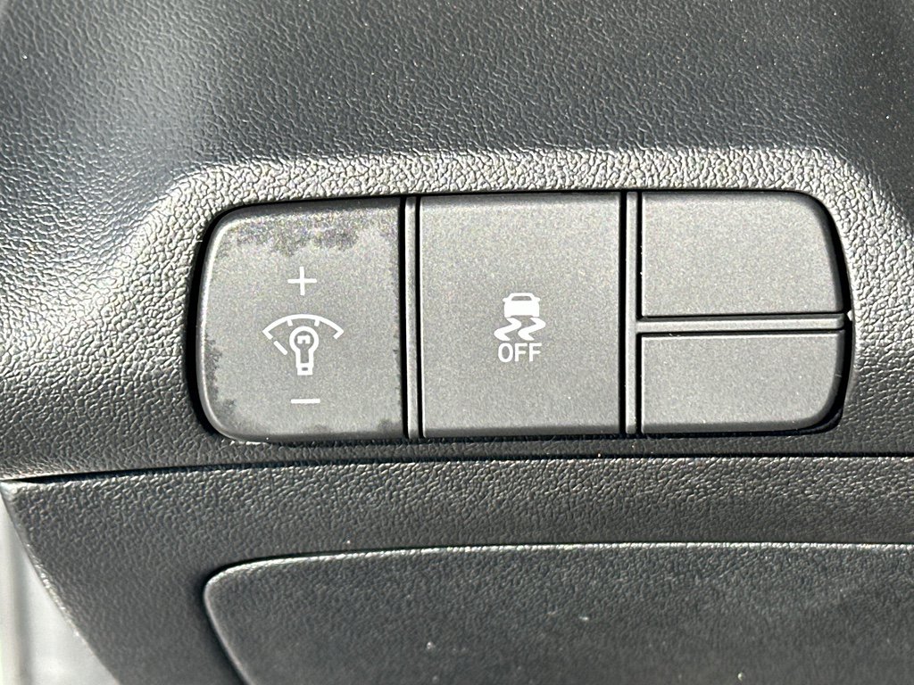 New 2025 Hyundai Elantra Limited image 27