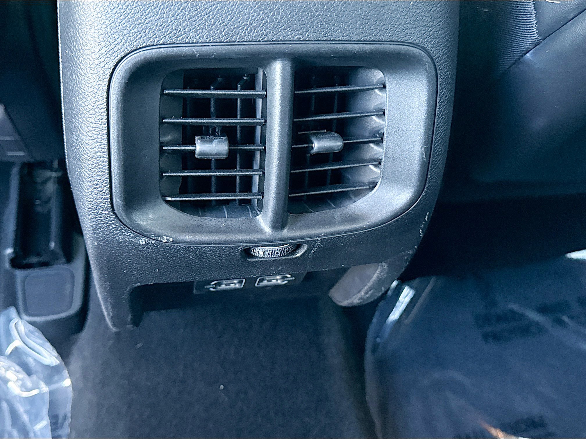 Used 2021 Jeep Cherokee Latitude Plus FWD image 18
