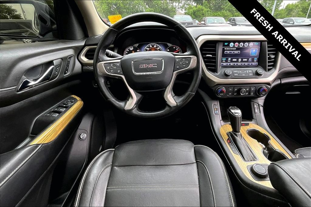 Used 2019 GMC Acadia Denali w/ Technology Package FWD image 10