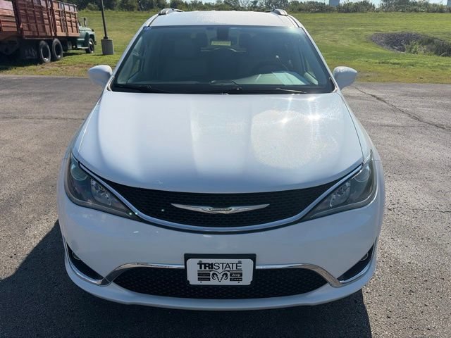 Used 2017 Chrysler Pacifica Touring-L w/ Tire & Wheel Group FWD video 2