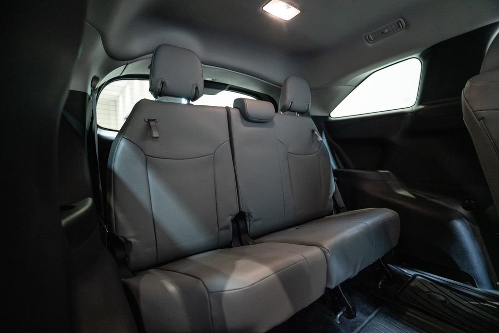 Used 2025 Toyota Sienna XLE AWD/4WD image 39
