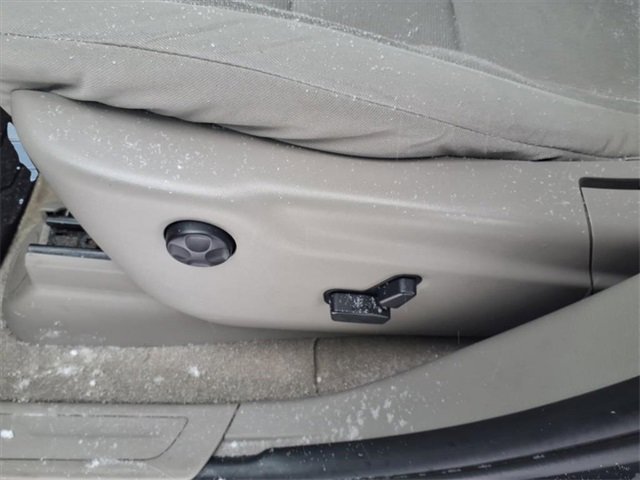 Used 2012 Jeep Grand Cherokee Laredo w/ Laredo E Group image 14