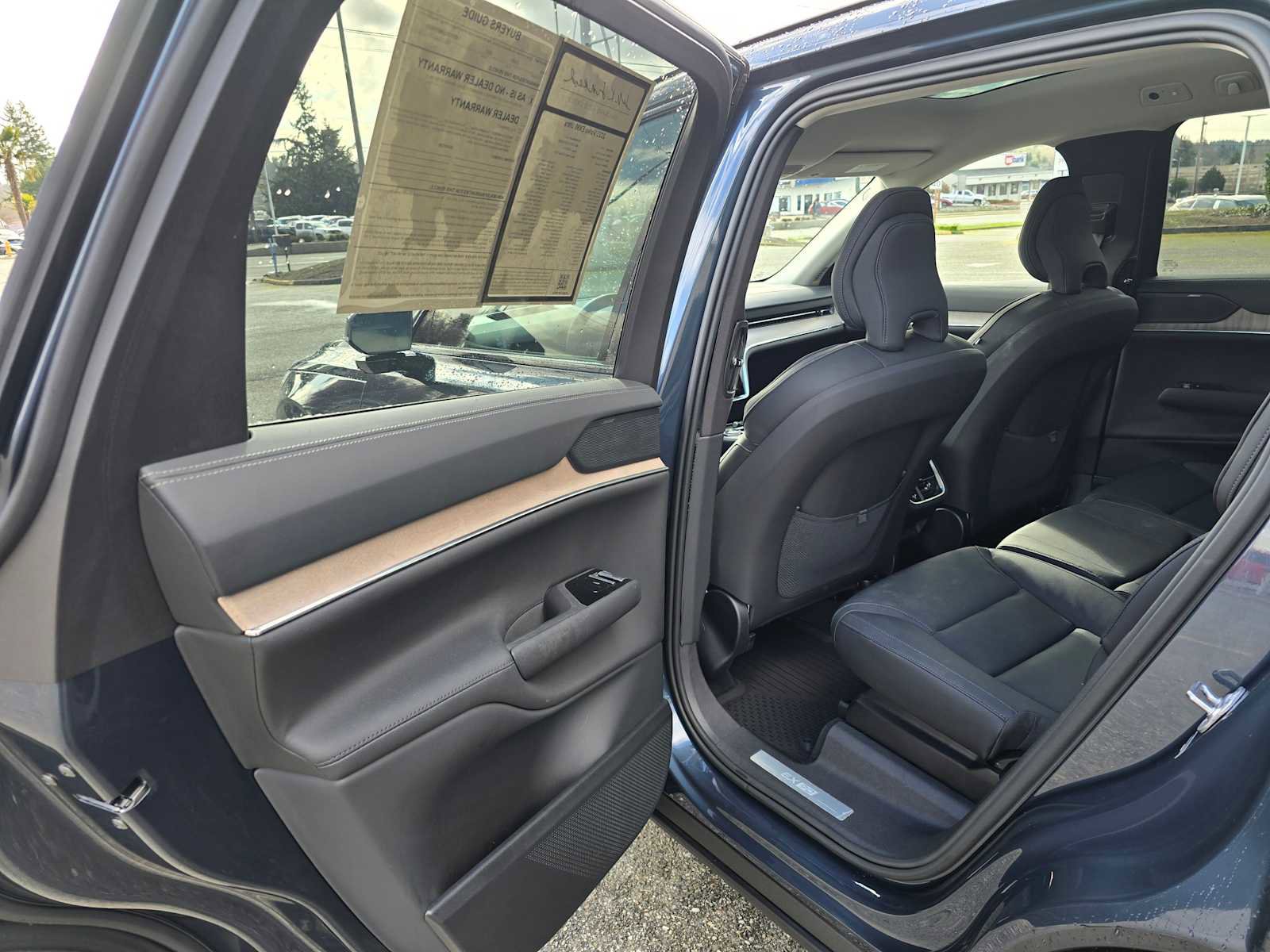 Used 2025 Volvo EX90 Ultra image 15