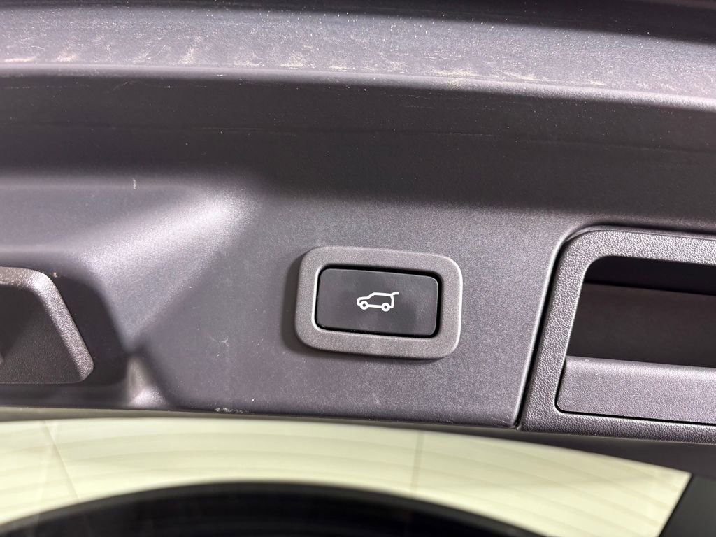 Used 2020 Land Rover Range Rover Velar S image 30