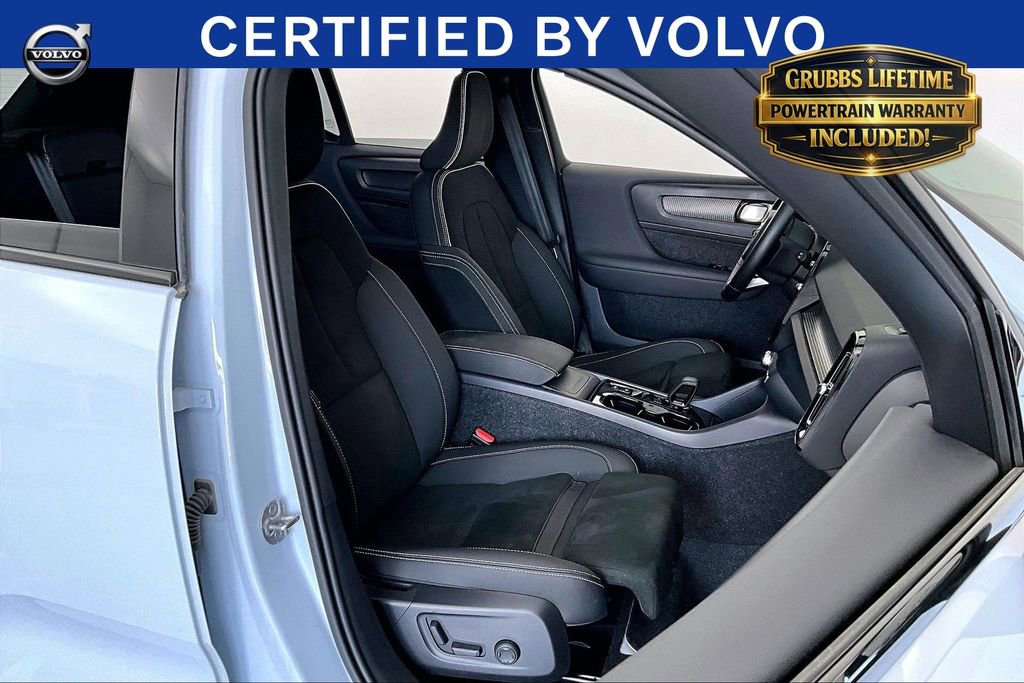 Certified 2025 Volvo XC40 B5 Plus AWD/4WD image 8
