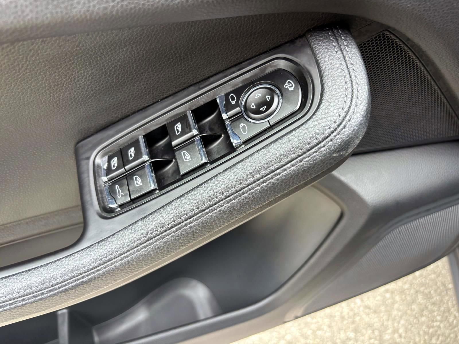 Certified 2023 Porsche Macan AWD/4WD image 24