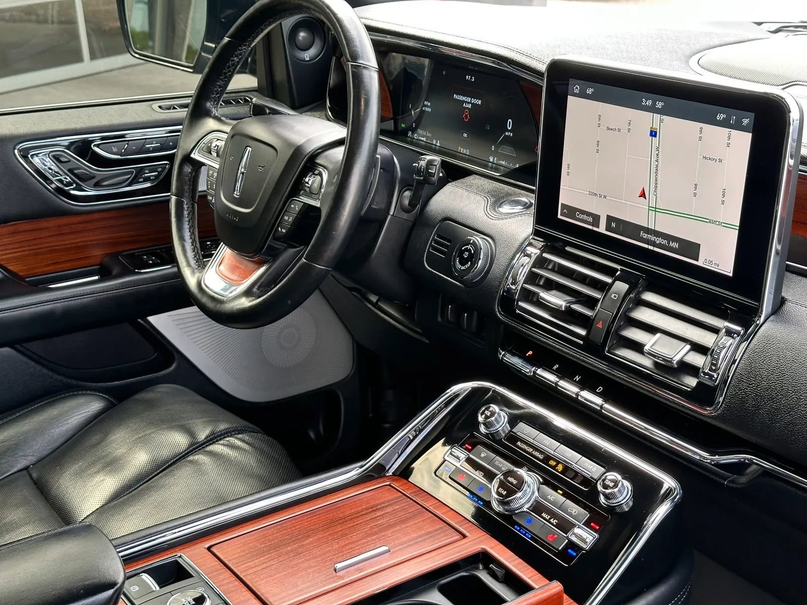 Used 2020 Lincoln Navigator L Reserve w/ Luxury Package AWD/4WD image 38