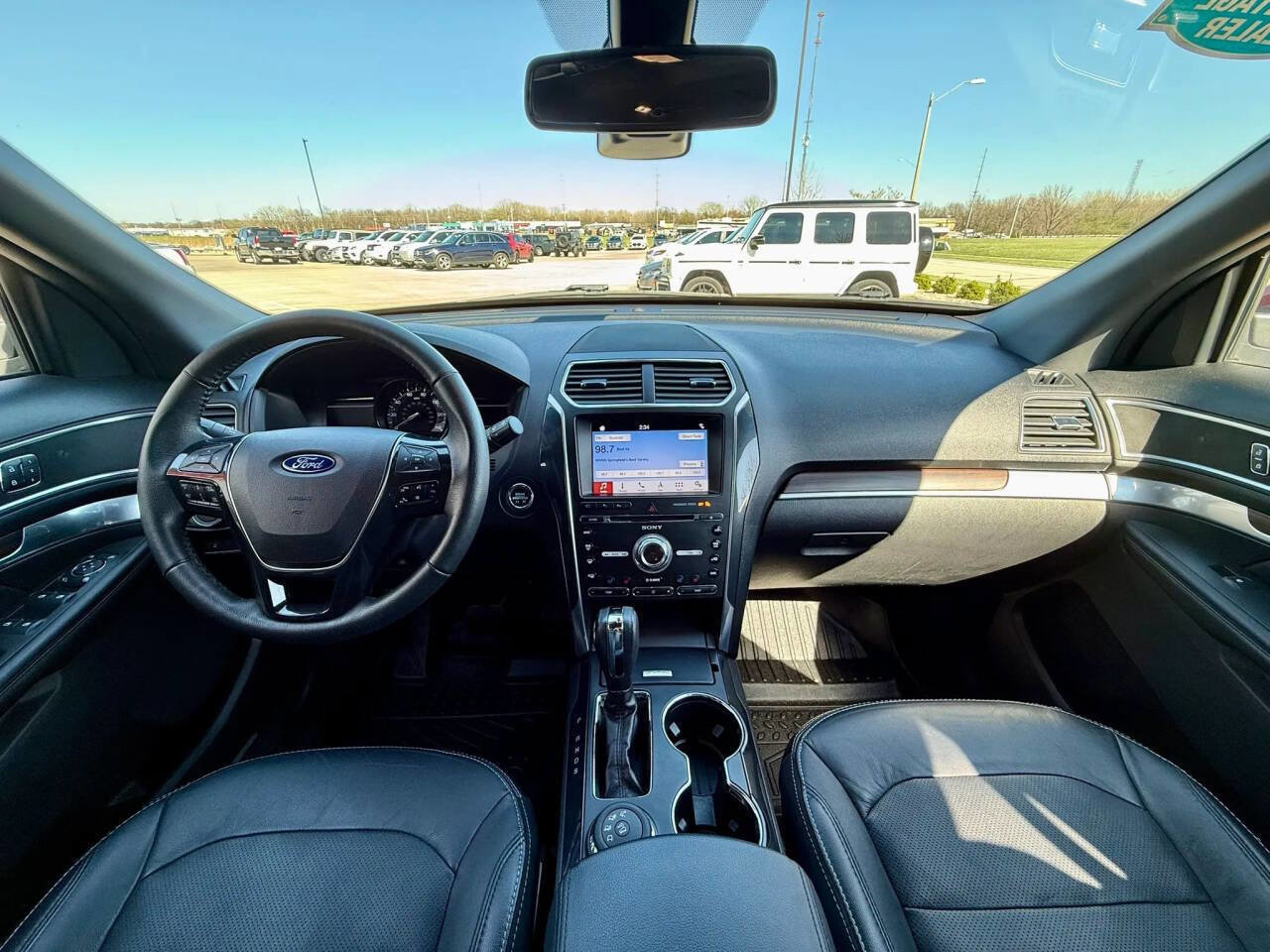 Used 2018 Ford Explorer Limited w/ Equipment Group 301A AWD/4WD image 16