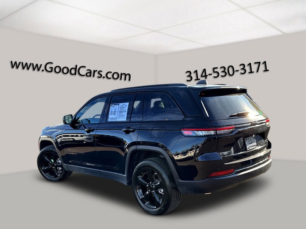 Certified 2023 Jeep Grand Cherokee Limited w/ Black Appearance Package image 4