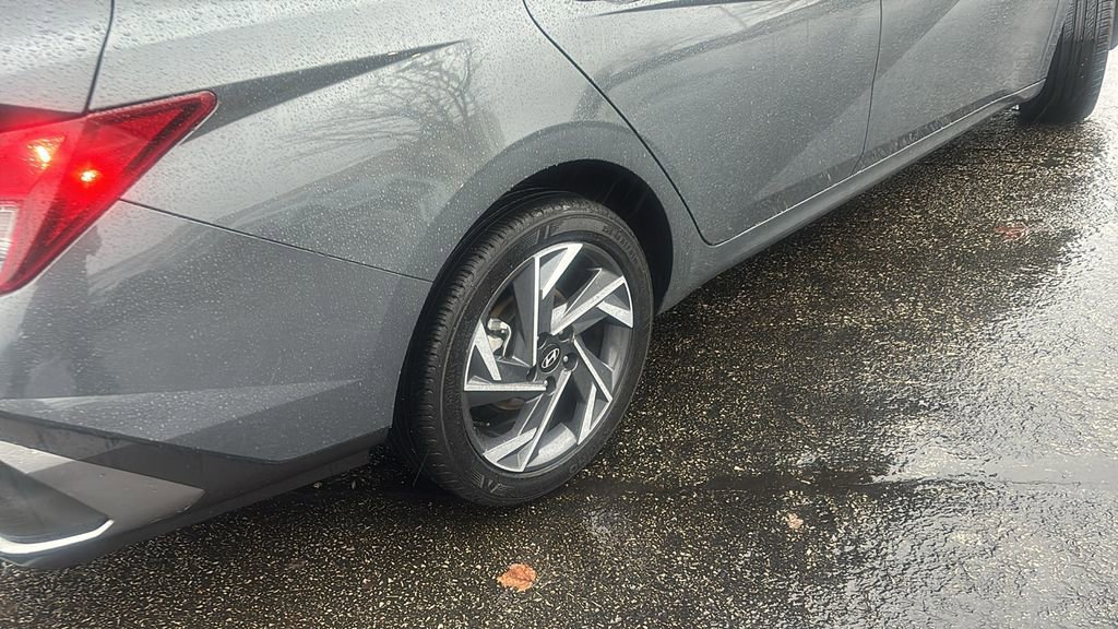 Used 2025 Hyundai Elantra Sport image 8