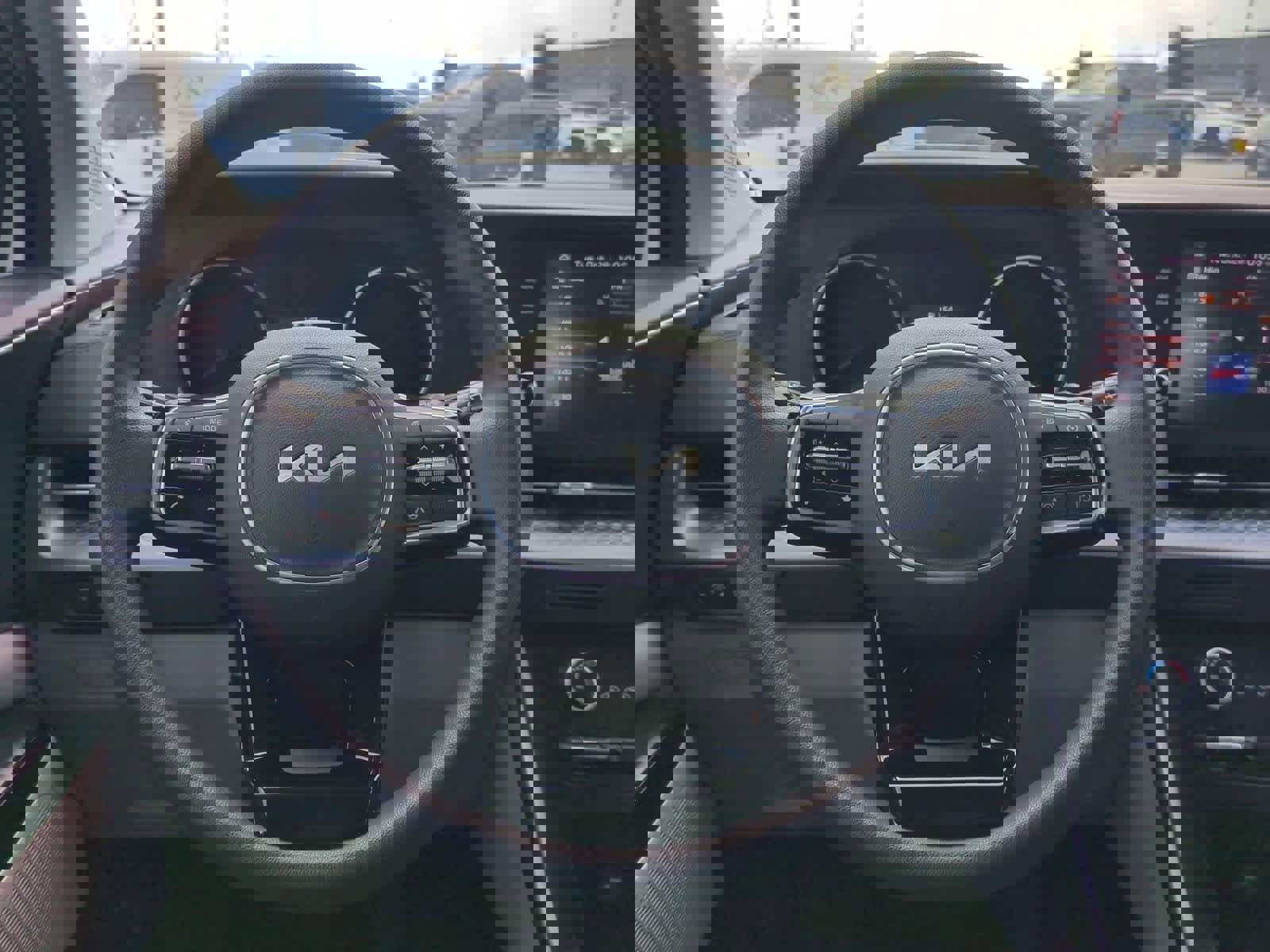 Certified 2024 Kia Carnival LX image 21