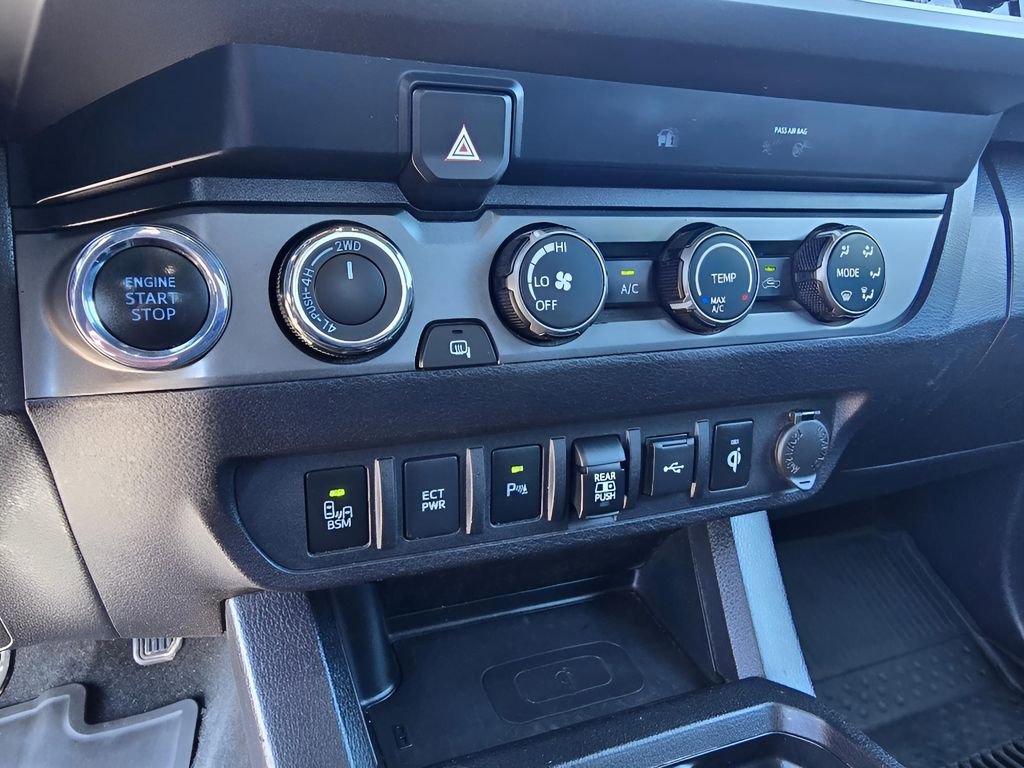 Used 2020 Toyota Tacoma TRD Off-Road w/ Technology Package AWD/4WD image 18