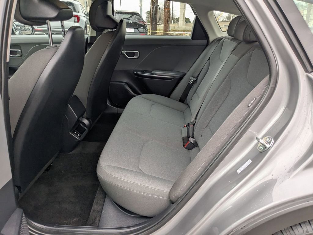 Used 2025 Kia K4 LXS image 27
