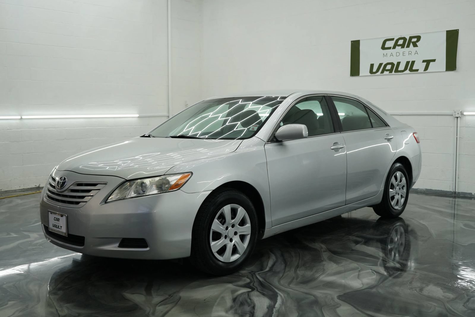 Used 2009 Toyota Camry LE FWD image 1
