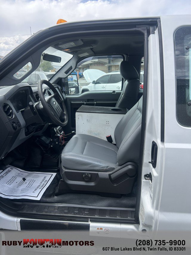 Used 2012 Ford F550 4x4 SuperCab Super Duty w/ Payload Upgrade Pkg image 4