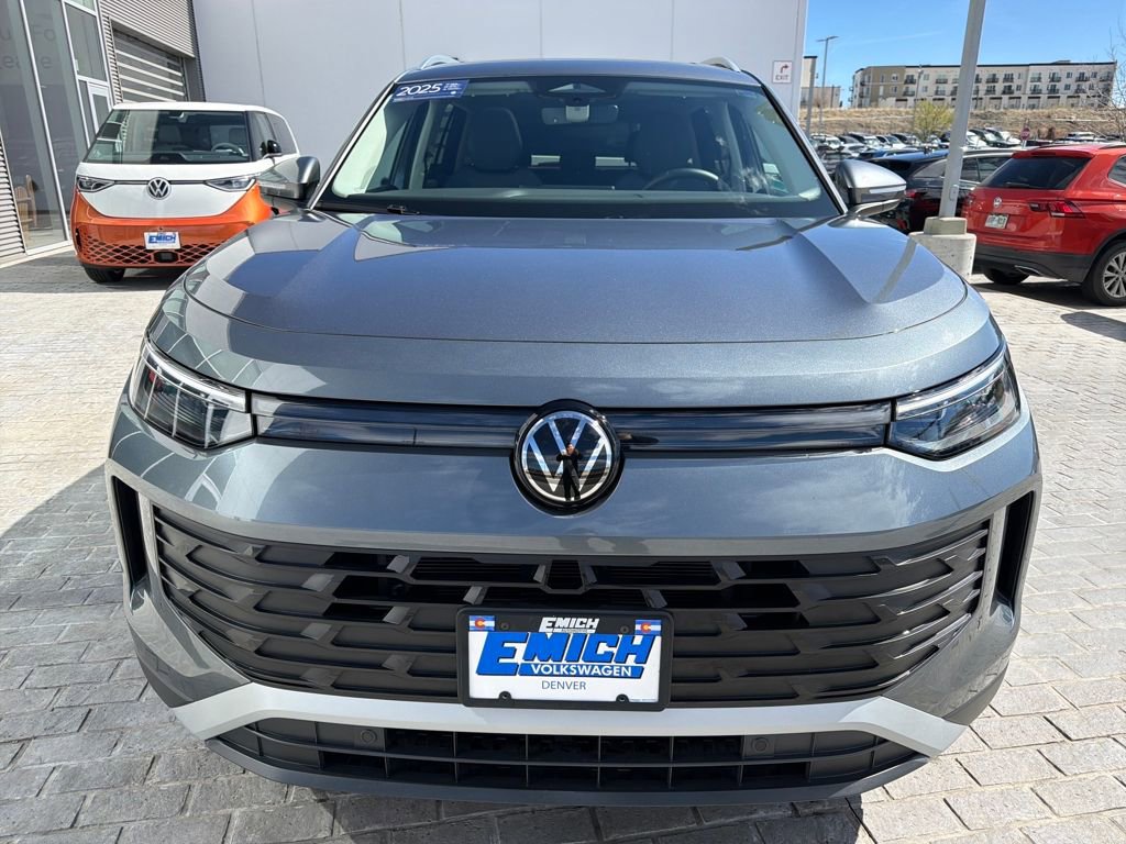 Certified 2025 Volkswagen Tiguan SE image 10