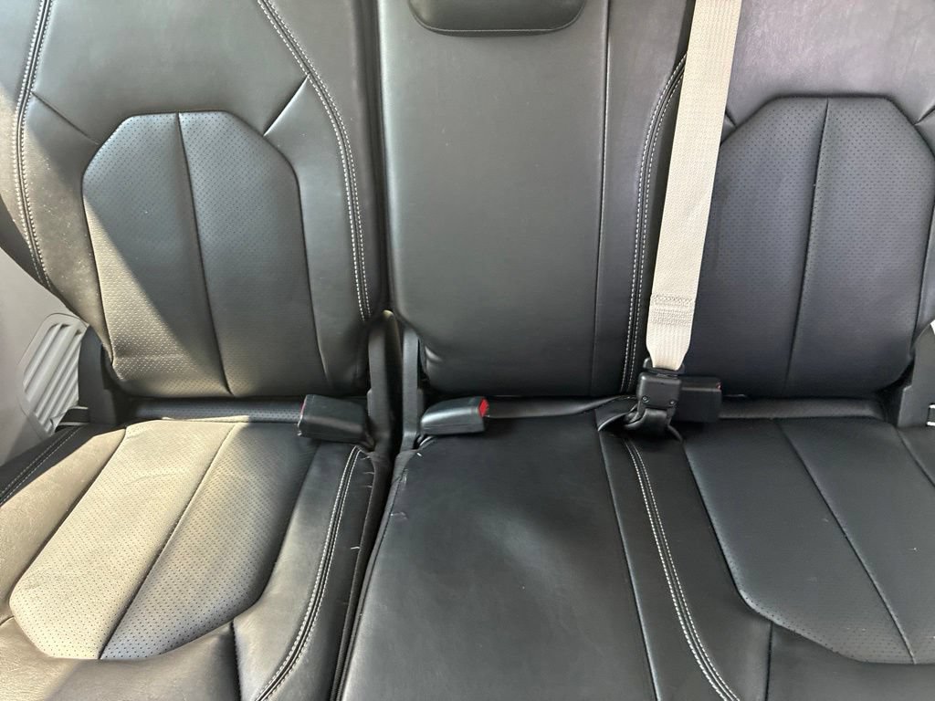 Used 2024 Chrysler Pacifica Touring-L FWD image 12