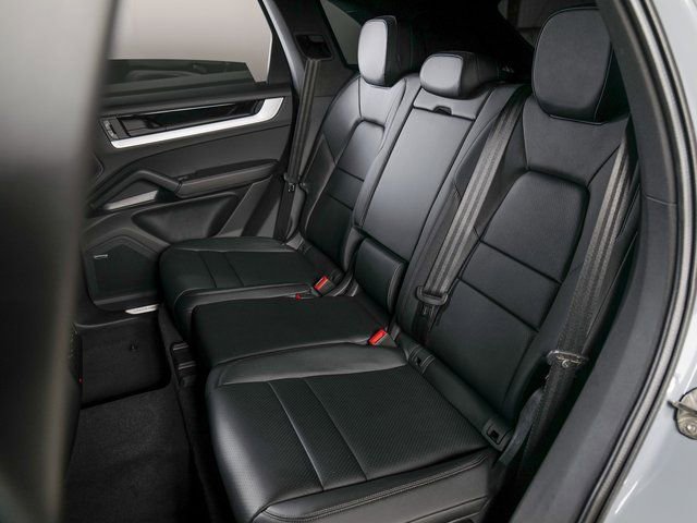 Certified 2026 Porsche Cayenne AWD/4WD image 13