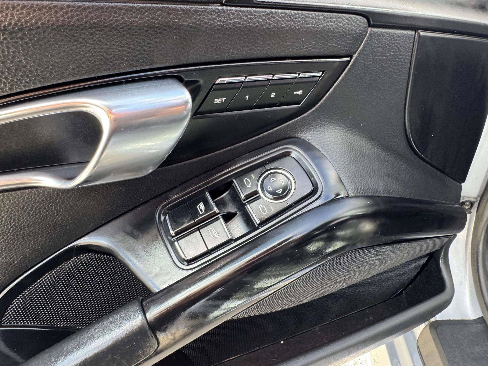 Used 2018 Porsche 718 Boxster RWD image 19