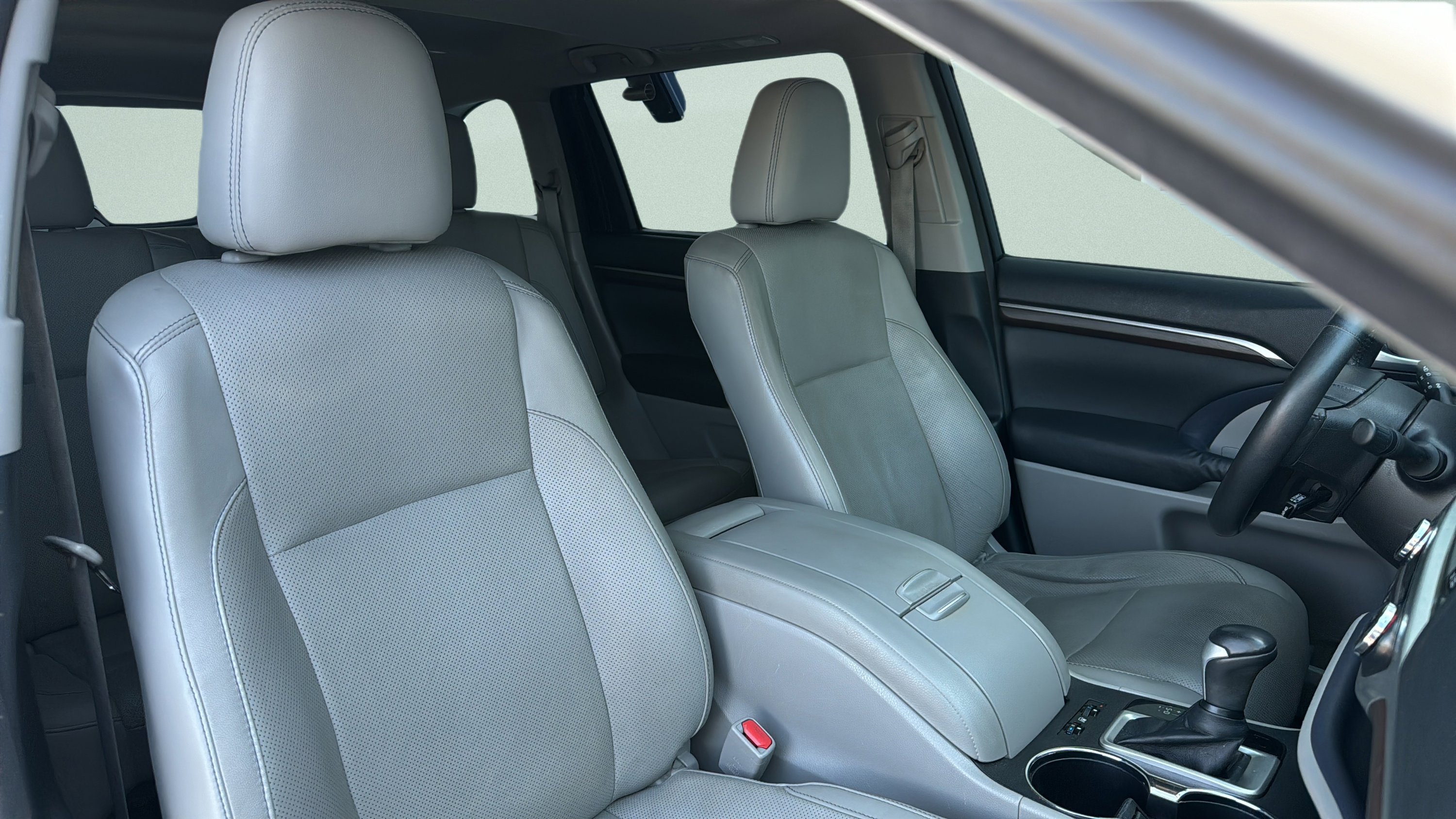 Used 2014 Toyota Highlander Limited w/ Driver Technology Package AWD/4WD image 34