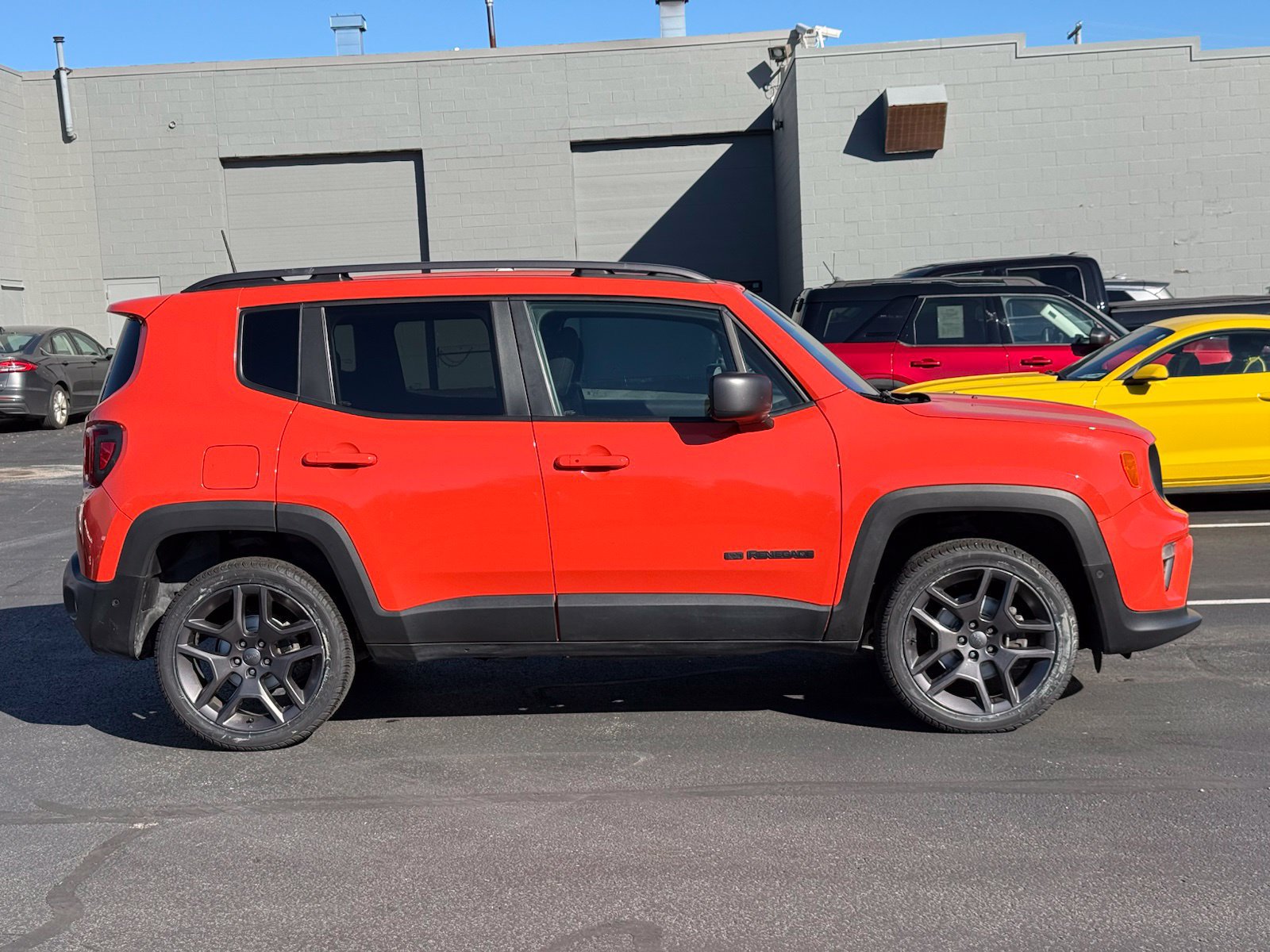 Used 2021 Jeep Renegade Latitude w/ Luxury Group II AWD/4WD image 3