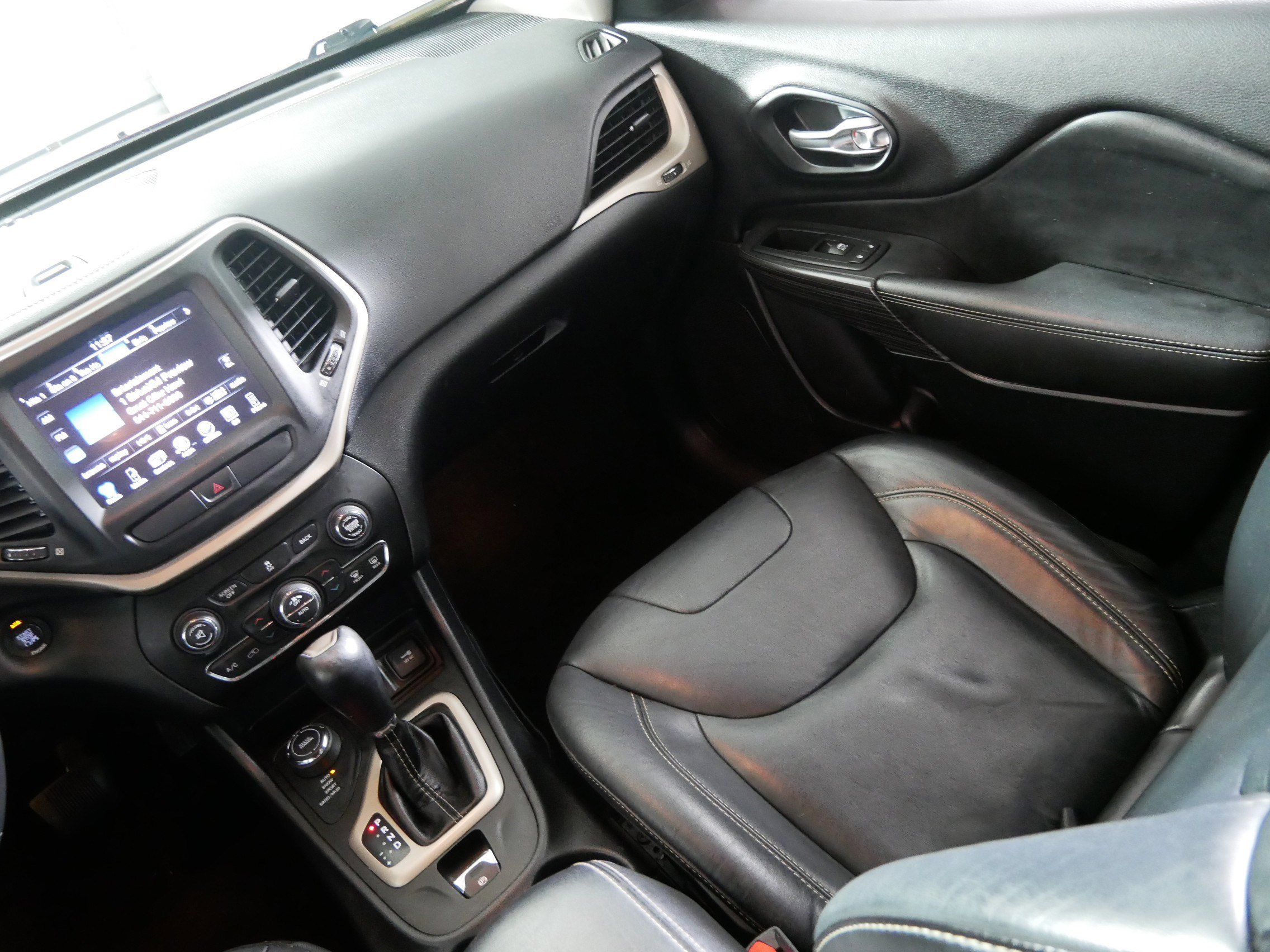 Used 2016 Jeep Cherokee Limited w/ Trailer Tow Group image 11