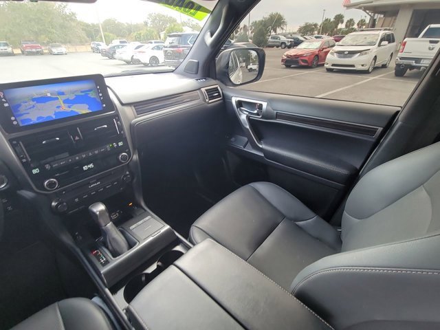 Used 2022 Lexus GX 460 Premium w/ Premium Package image 3