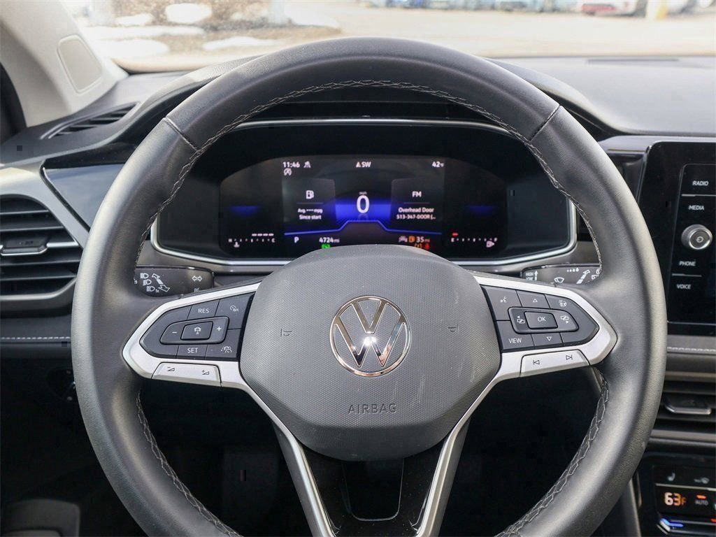 New 2025 Volkswagen Taos SE image 21