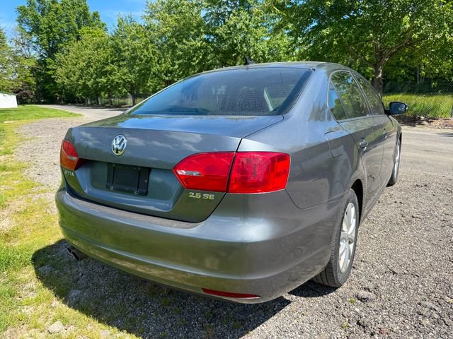 Used 2011 Volkswagen Jetta SE FWD image 4