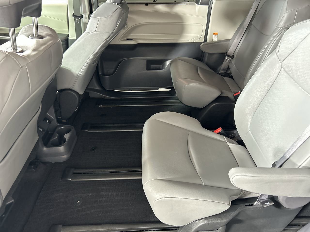 Used 2023 Toyota Sienna XLE w/ XLE Plus Package FWD image 25