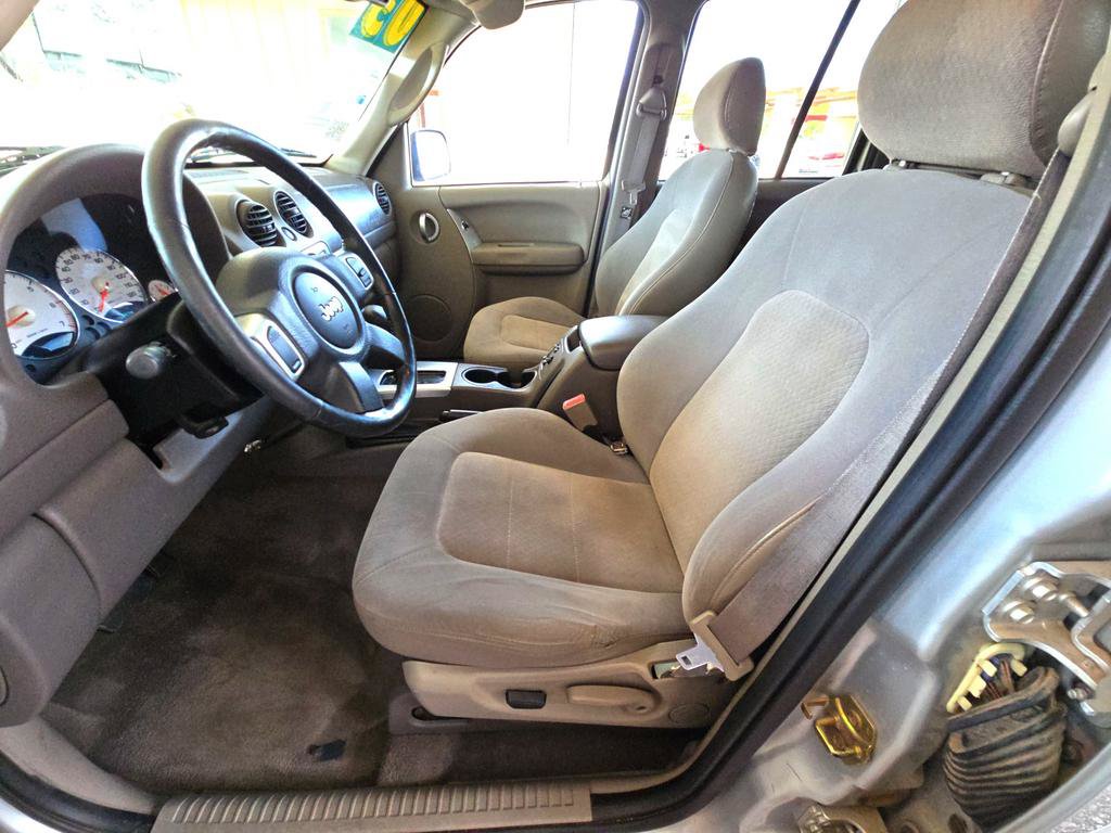 Used 2003 Jeep Liberty Limited AWD/4WD image 9