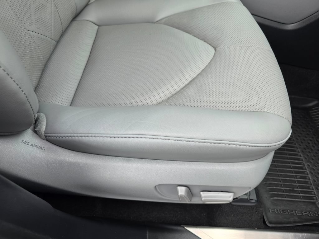 Used 2023 Toyota Highlander Platinum AWD/4WD image 18