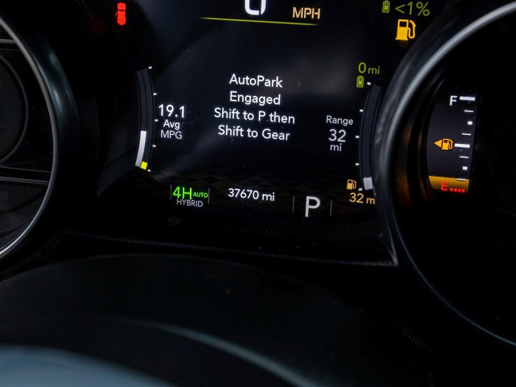 Used 2023 Jeep Wrangler Unlimited Sahara w/ Cold Weather Group AWD/4WD image 18