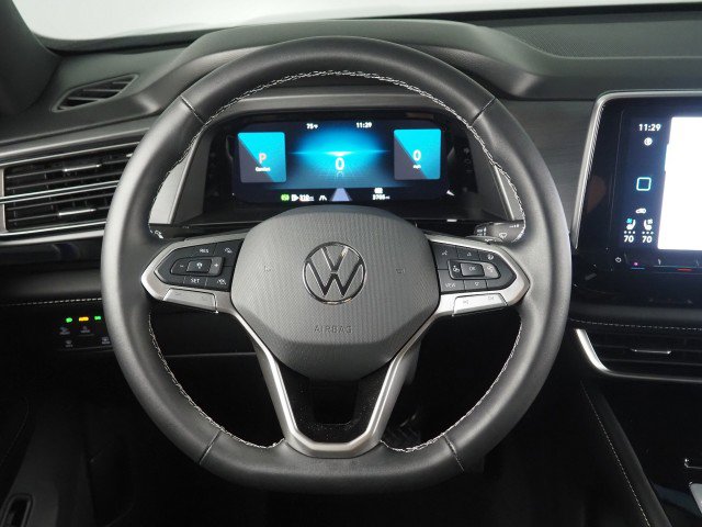 Used 2024 Volkswagen Atlas SE w/ Technology Package image 17