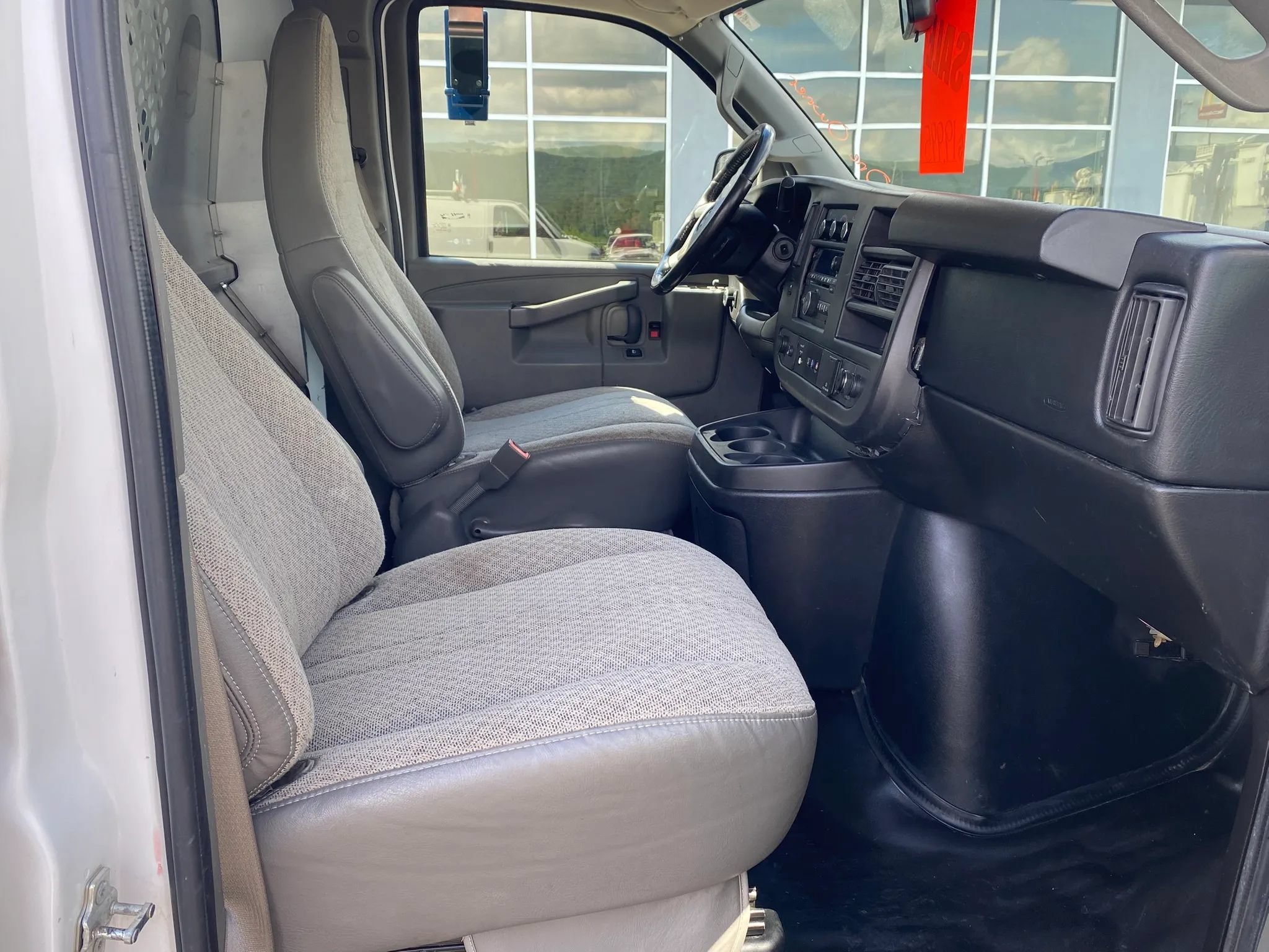 Used 2016 Chevrolet Express 2500 Extended RWD image 19