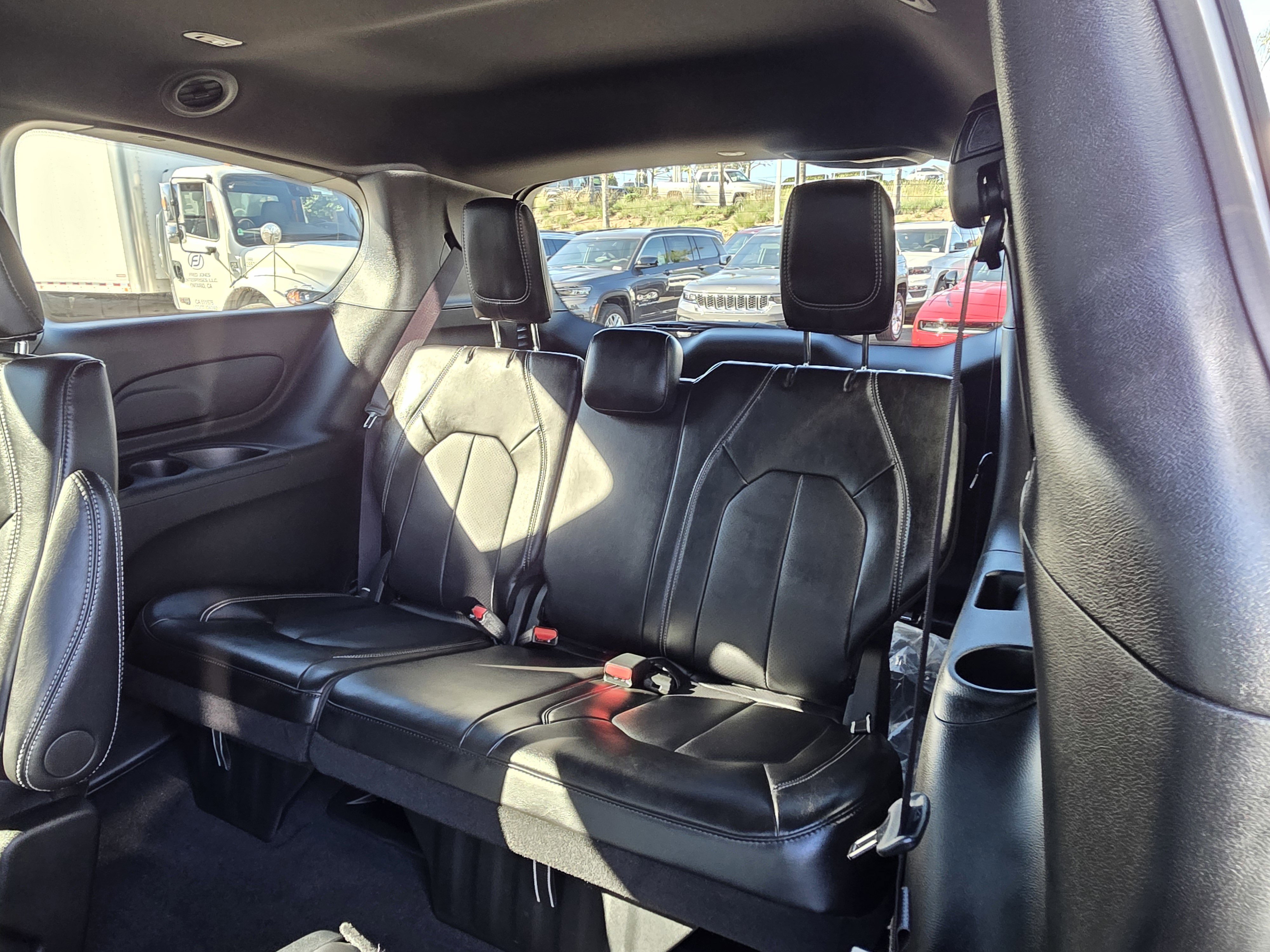 New 2026 Chrysler Pacifica Select image 18