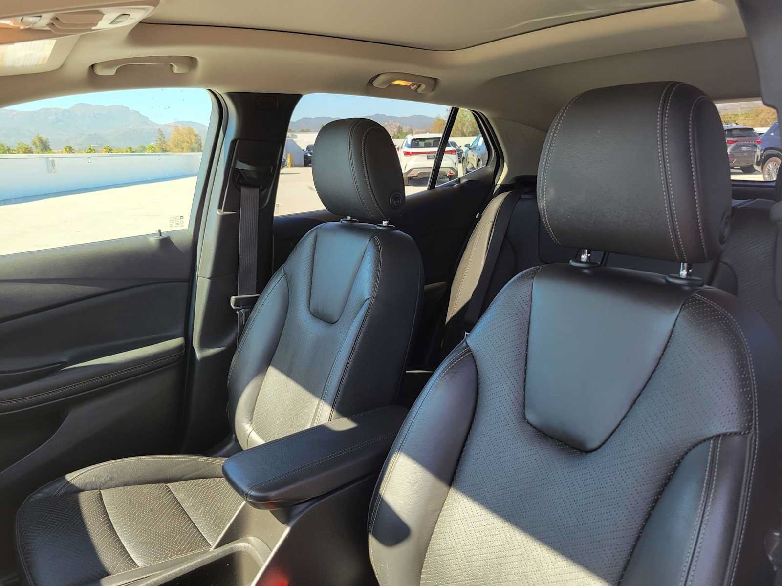 Used 2020 Buick Encore GX Essence w/ Experience Buick Package FWD image 23