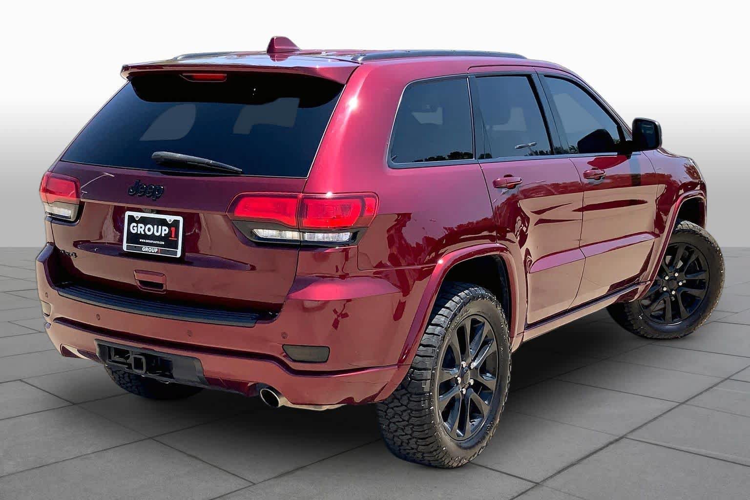 Used 2020 Jeep Grand Cherokee Altitude AWD/4WD image 12