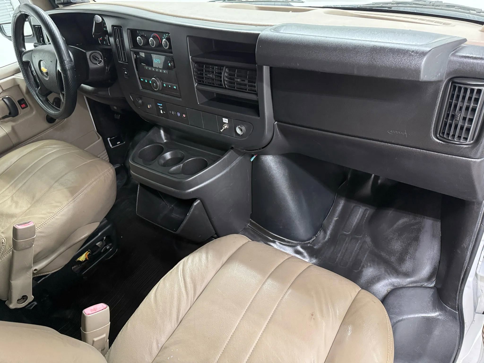 Used 2013 Chevrolet Express 3500 LS image 9