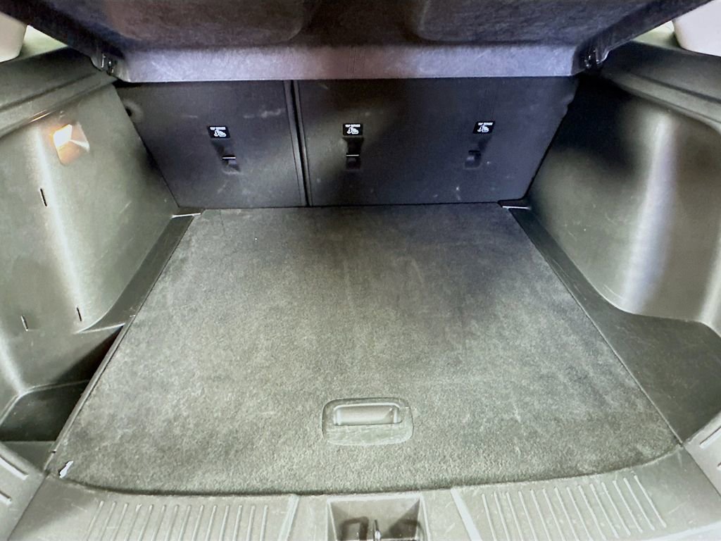 Used 2025 Chevrolet Trax LT image 32