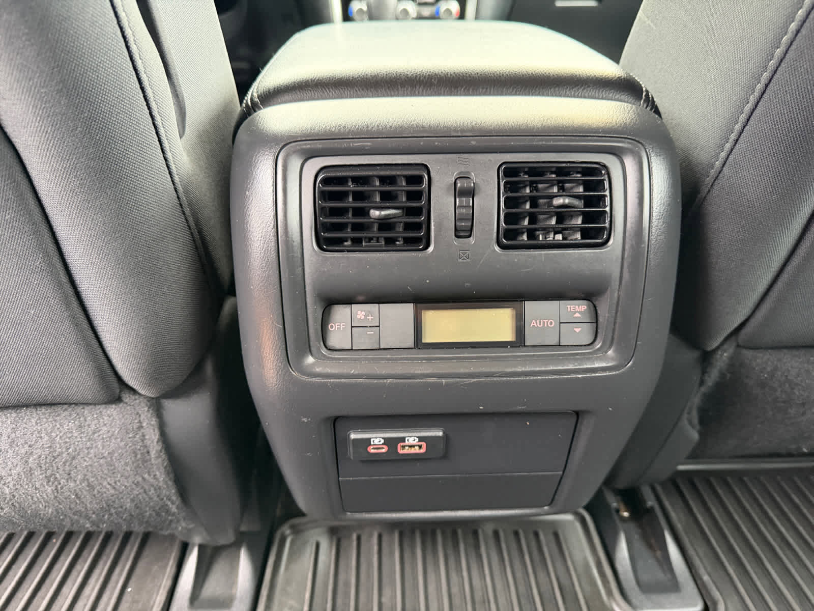 Used 2019 Nissan Pathfinder SV w/ SV Tech Package AWD/4WD image 15