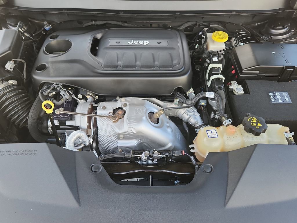 Used 2019 Jeep Cherokee Latitude Plus AWD/4WD image 19