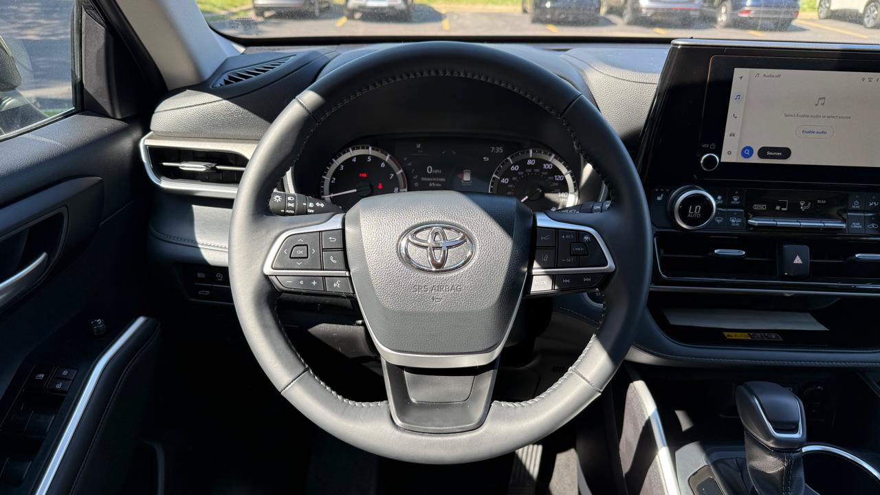Used 2026 Toyota Highlander XLE AWD/4WD image 12