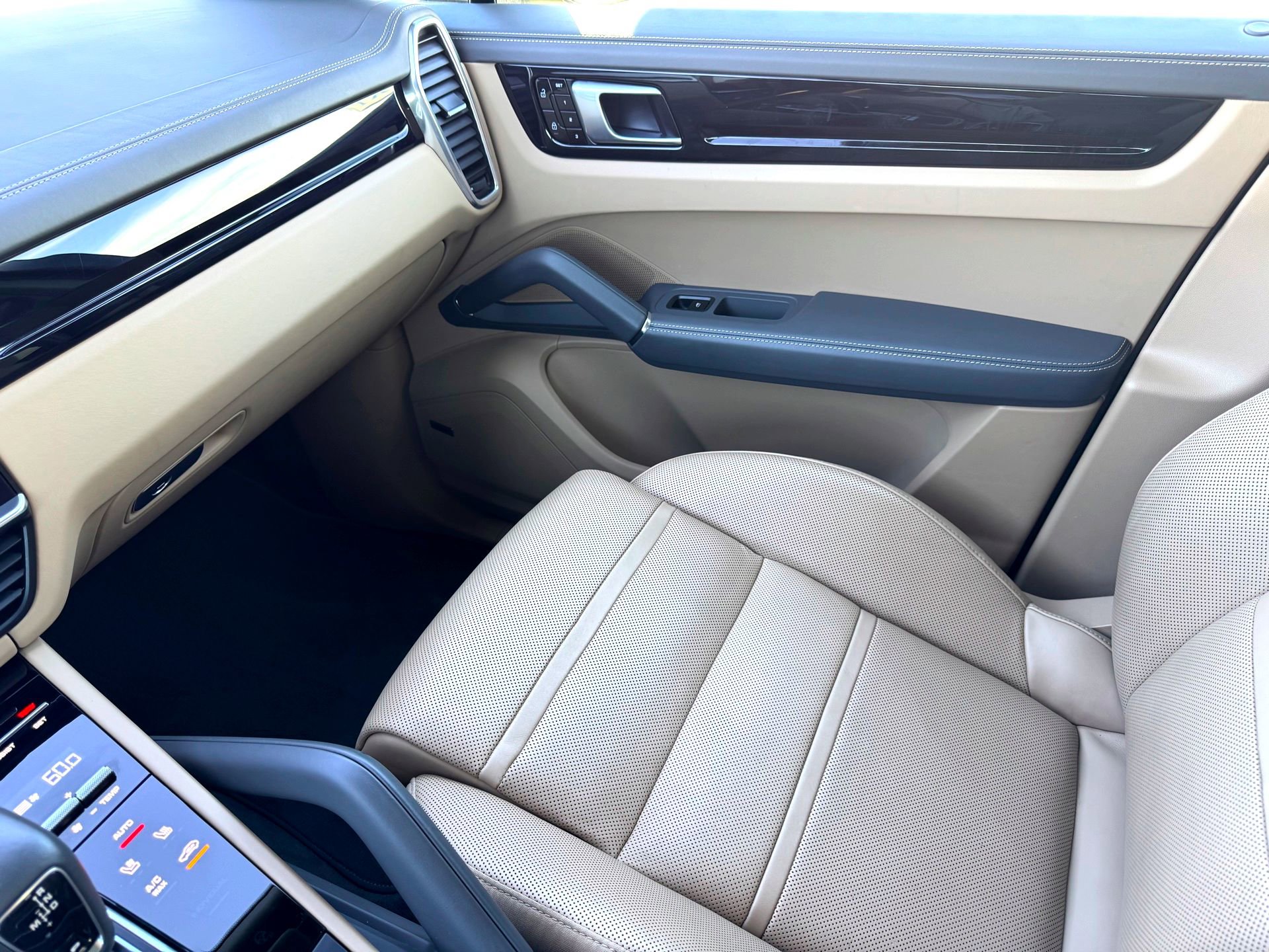 Used 2021 Porsche Cayenne S image 42