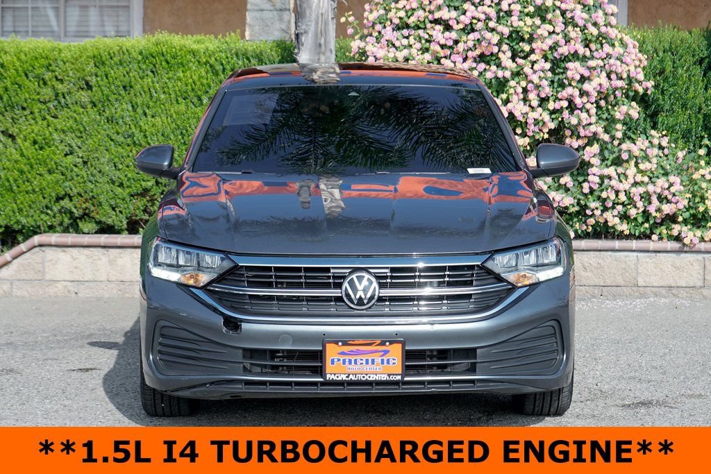 Used 2022 Volkswagen Jetta SE FWD image 3